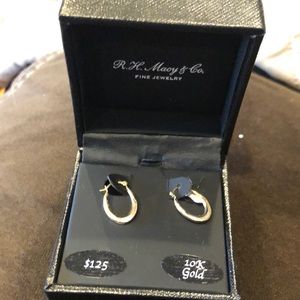 Macys 10k gold hoop earrings. New in box.